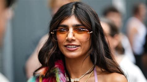 Mia Khalifa Relationship Status: The Social Media。